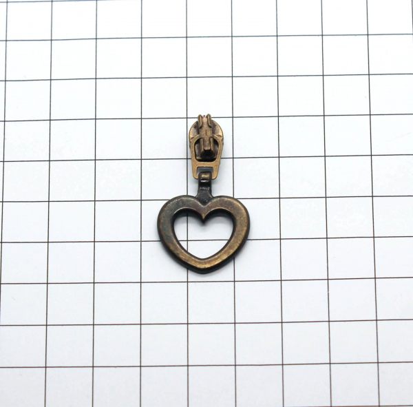 Automatik-Schieber mit Anhänger Herz messing-antik schmal